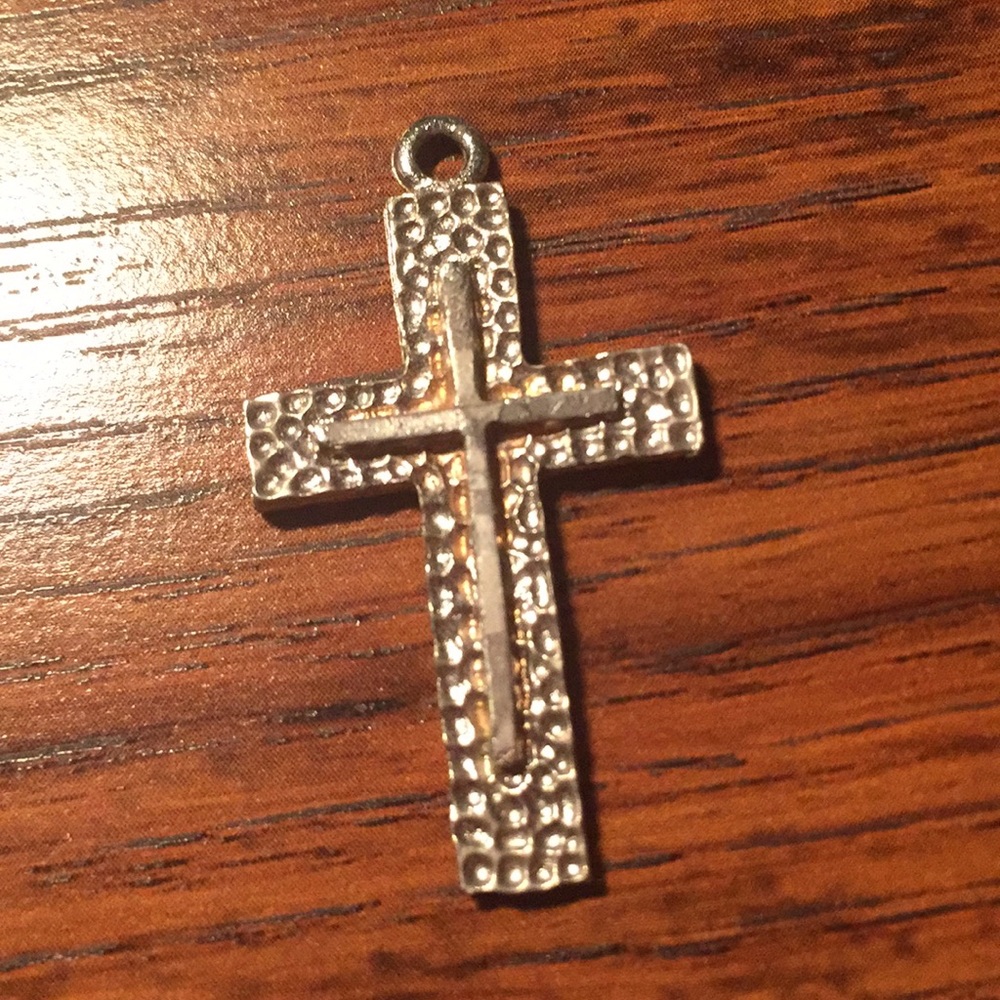 Detailed silver crosspiece.